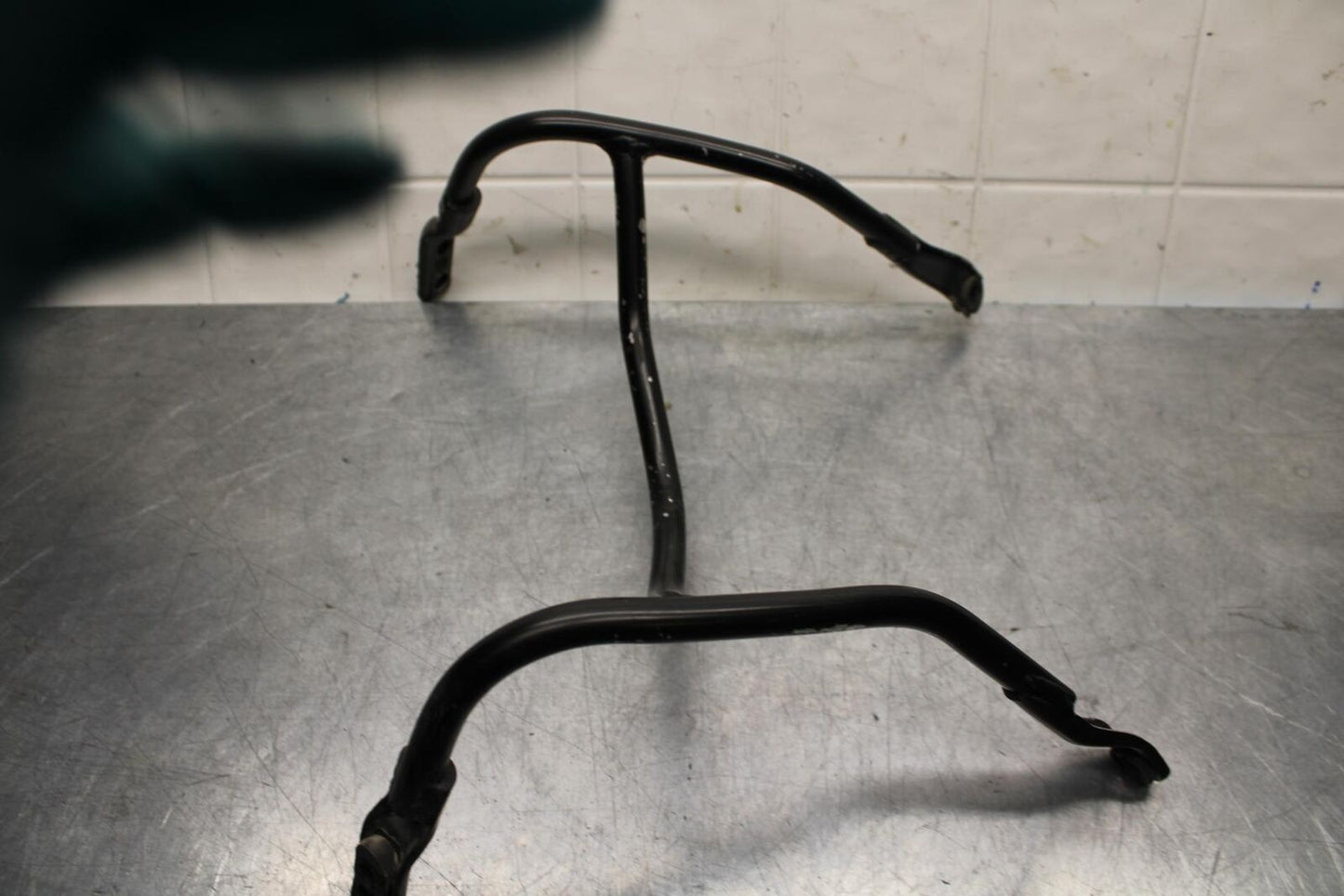 1999 Suzuki GSXR600 UPPER FAIRING MIRROR GAUGES STAY BRACKET BB580