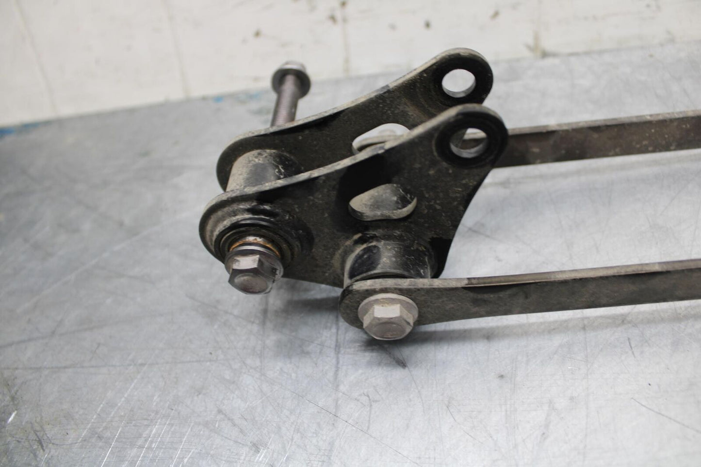 17-21 TRIUMPH STREET TRIPPLE R ABS REAR DOGBONE SHOCK LINKAGE LINK bb452