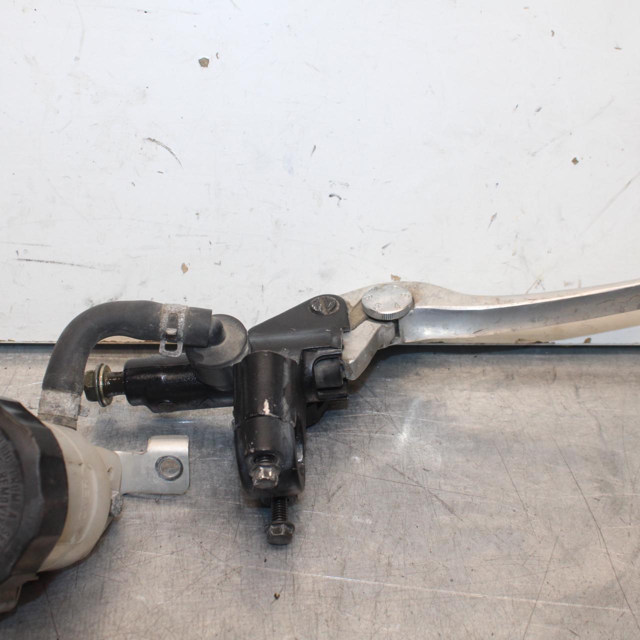 1999 Suzuki GSXR600 FRONT BRAKE MASTER CYLINDER w/ LEVER 59600-17C00 BB608