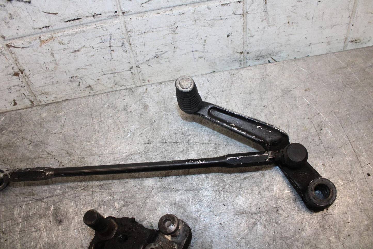 2007 Suzuki GSXR600 SHIFTER LINKAGE PEDAL 25525-01H00 25600-01H00 BB540
