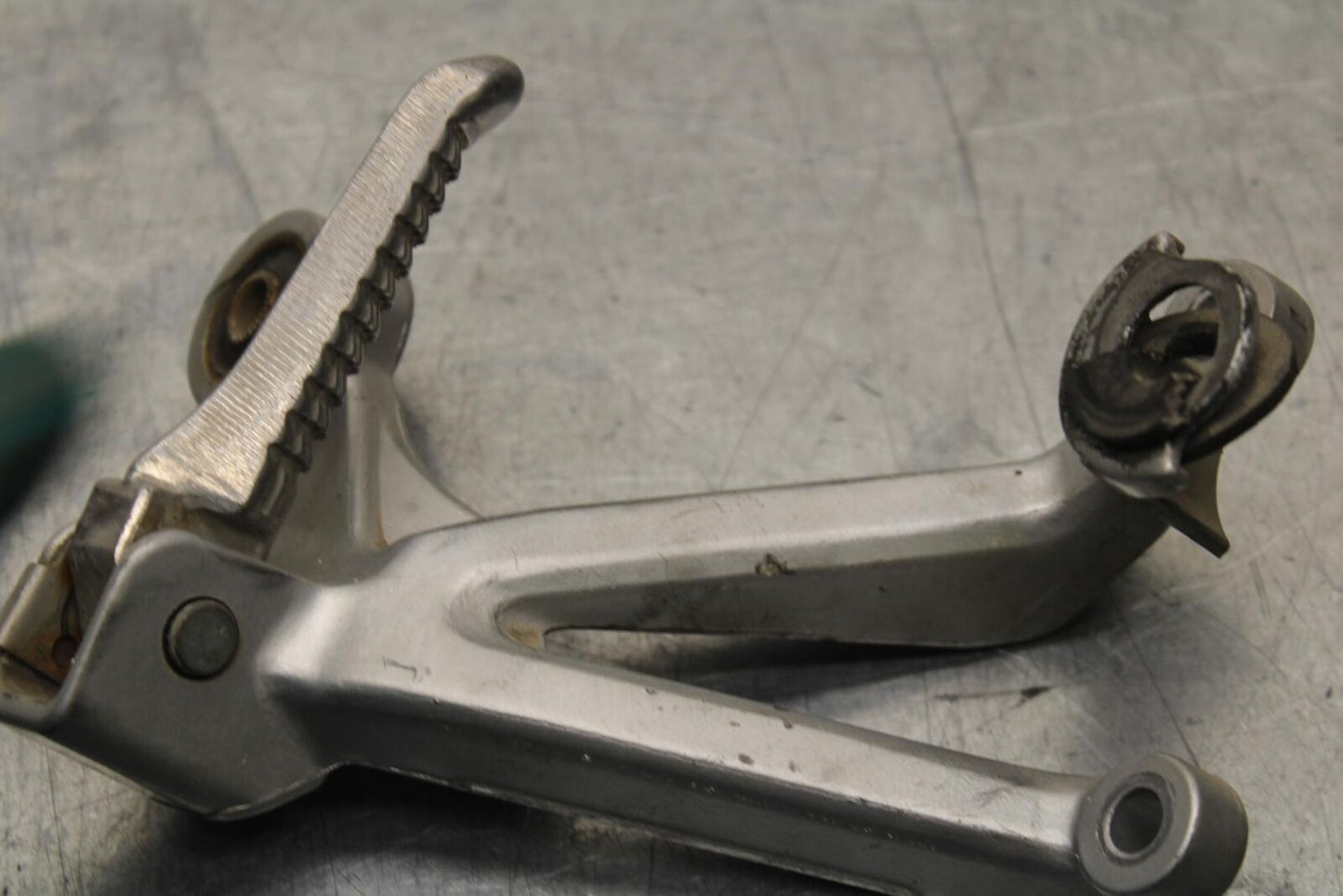 1999 Suzuki GSXR600 RIGHT REAR BACK PASSENGER PEG BB580