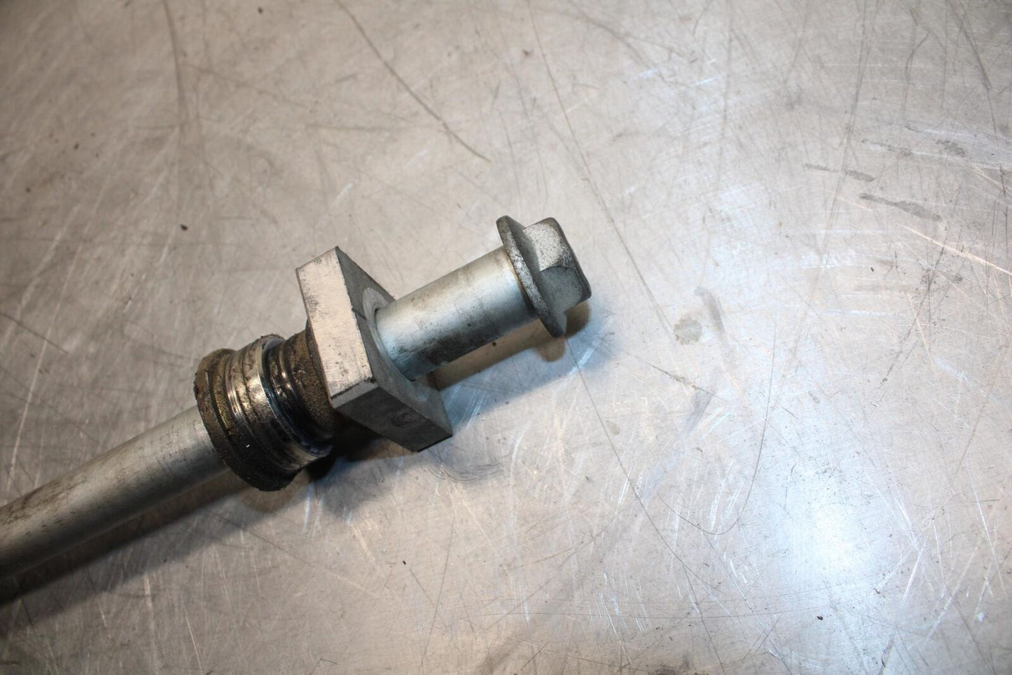 11-14 KAWASAKI VERSYS 650 LE 650C REAR AXLE WHEEL RIM PIVOT BOLT AXEL BB498