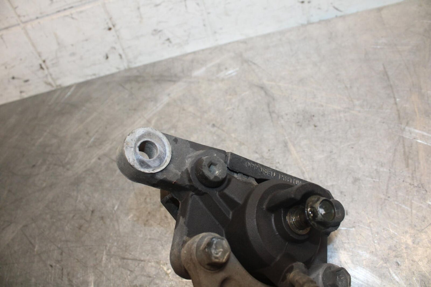 1998 Suzuki TL1000S REAR BACK BRAKE CALIPER W MOUNT BRACKET BB508