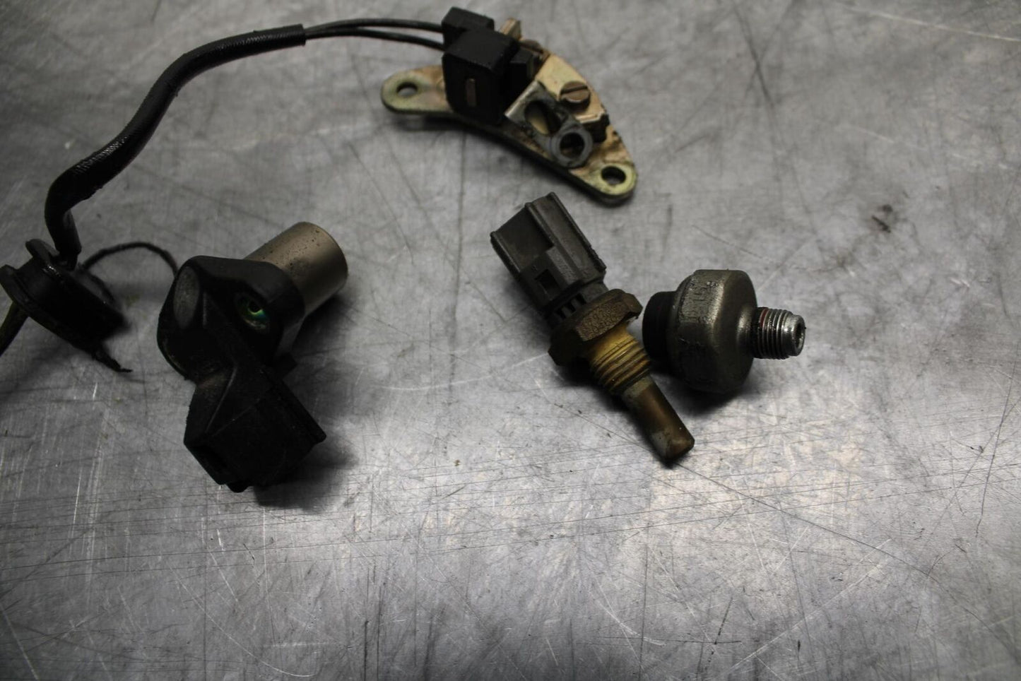 04-05 SUZUKI GSXR600 CRANKSHAFT POSTION PICK UP SENSOR ENGINE BB329
