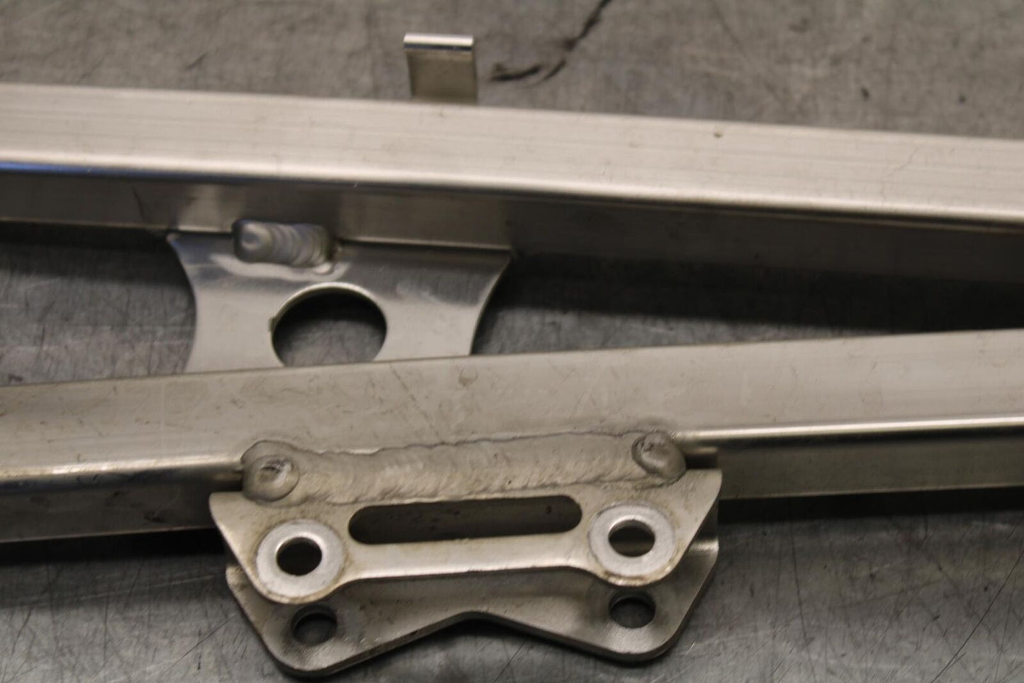 01-06 HONDA CBR600F4I REAR SUBFRAME BACK SUB FRAME 50200-MBW-D20 BB626