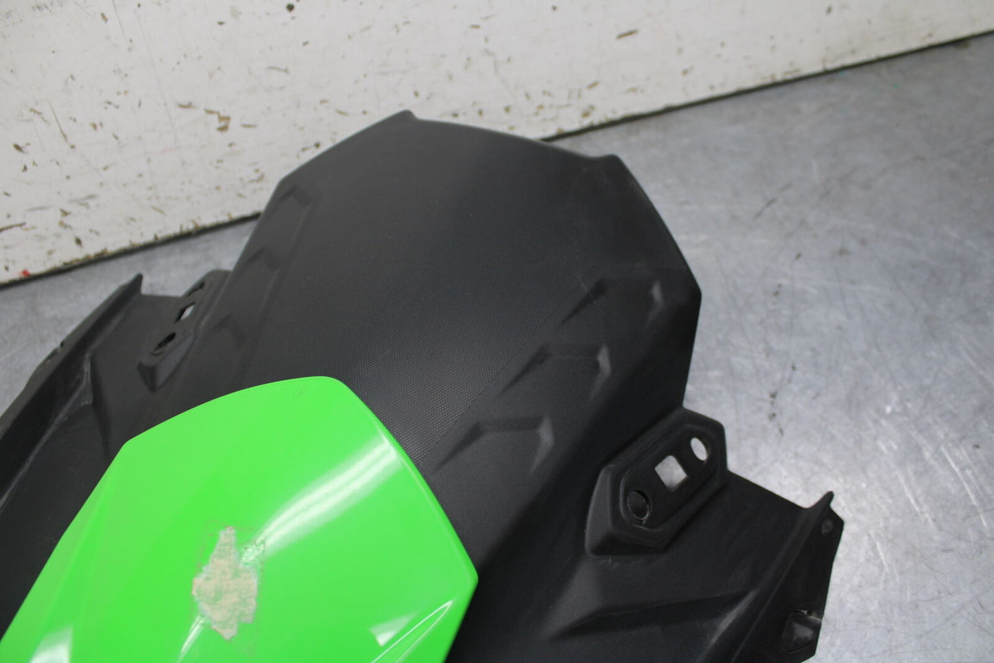 18-24 KAWASAKI NINJA 650 FRONT CENTER COWL FAIRING BB725