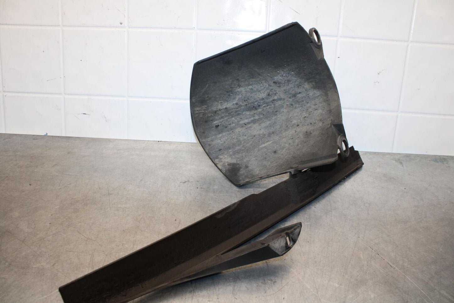 07-11 KTM 990 SUPER DUKE REAR BACK WHEEL TIRE HUGGER FENDER BB578