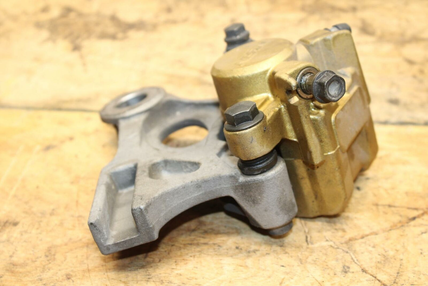 98-05 HONDA SUPER HAWK 1000 VTR1000F REAR BACK BRAKE CALIPER W MOUNT BB341