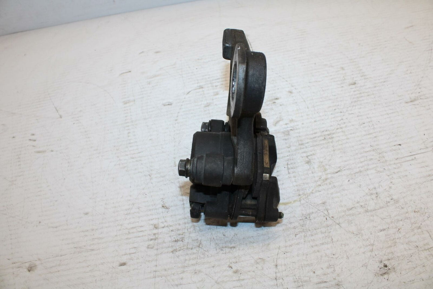 07 YAMAHA YZF R6 2c0 REAR BACK BRAKE CALIPER W MOUNT BRACKET BB297