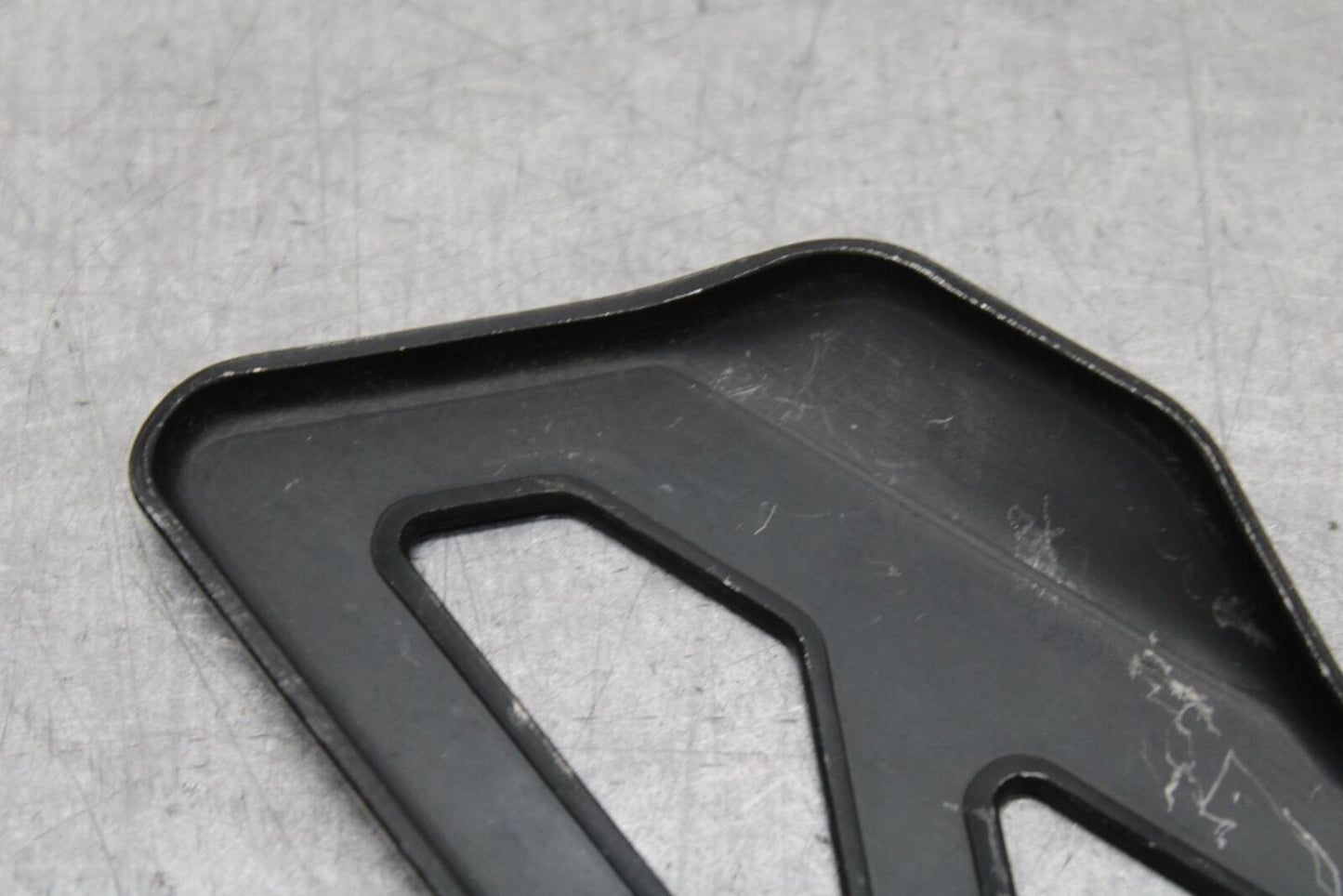 01-03 SUZUKI GSXR600 RIGHT SIDE HEEL GUARD BB639