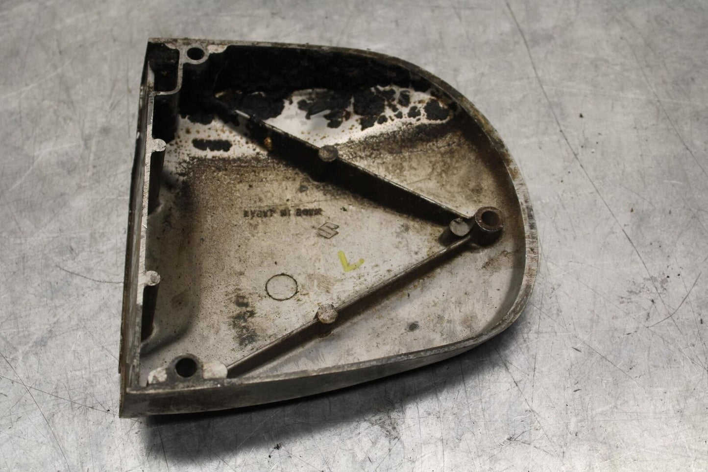 75 SUZUKI GT 550 ENGINE SPROCKET COVER BB67