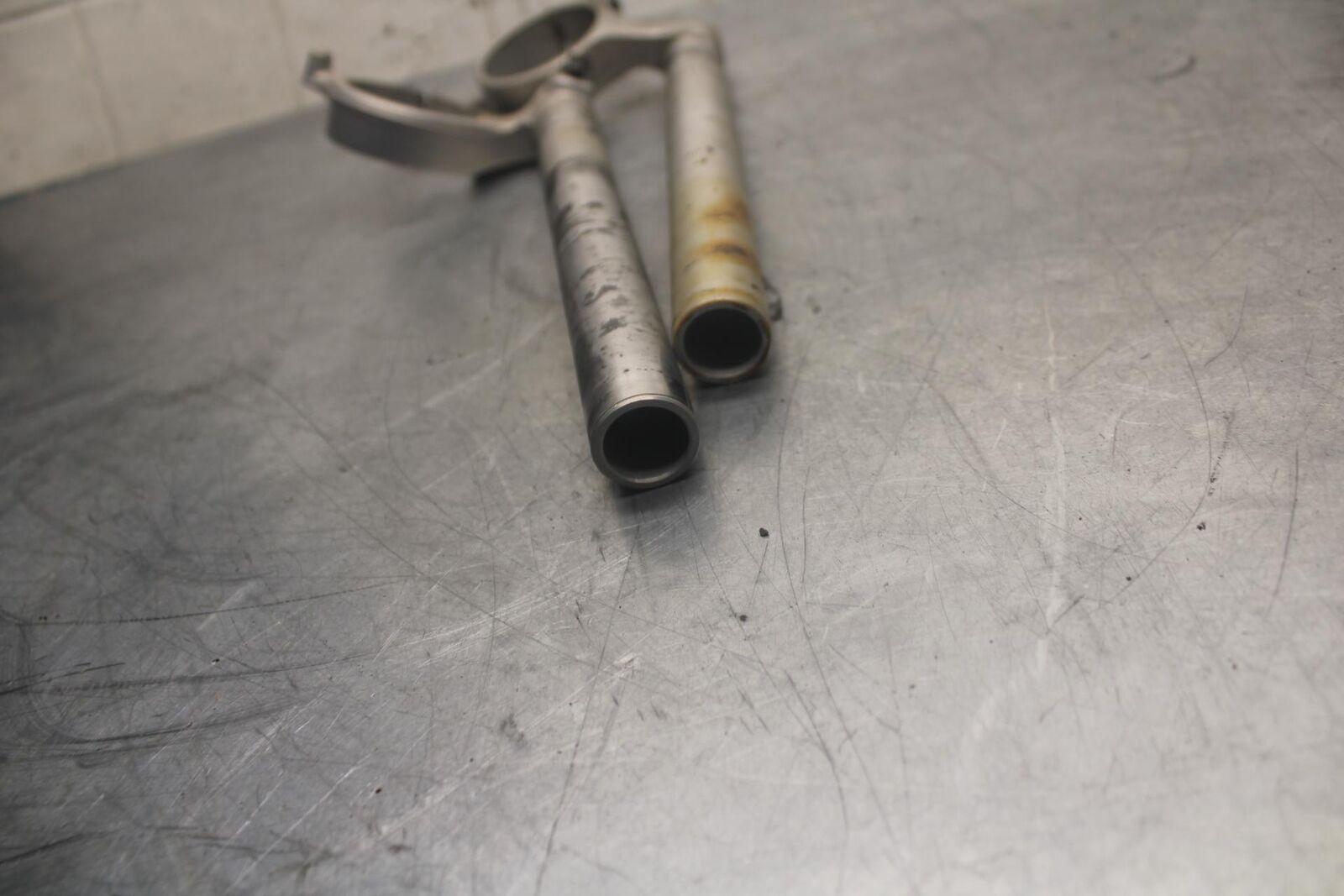 03-04 SUZUKI GSXR1000  CLIP ON ONS HANDLEBARS PAIR SET 56111-18G00 BB459