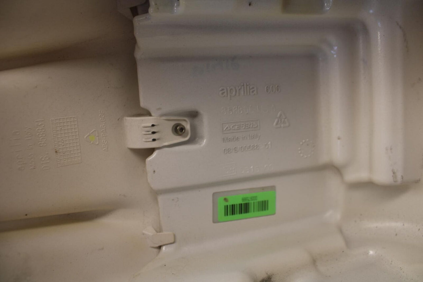 2010 Aprilia RSV1000R WHITE GAS TANK FUEL CELL PETROL RESERVOIR BB513