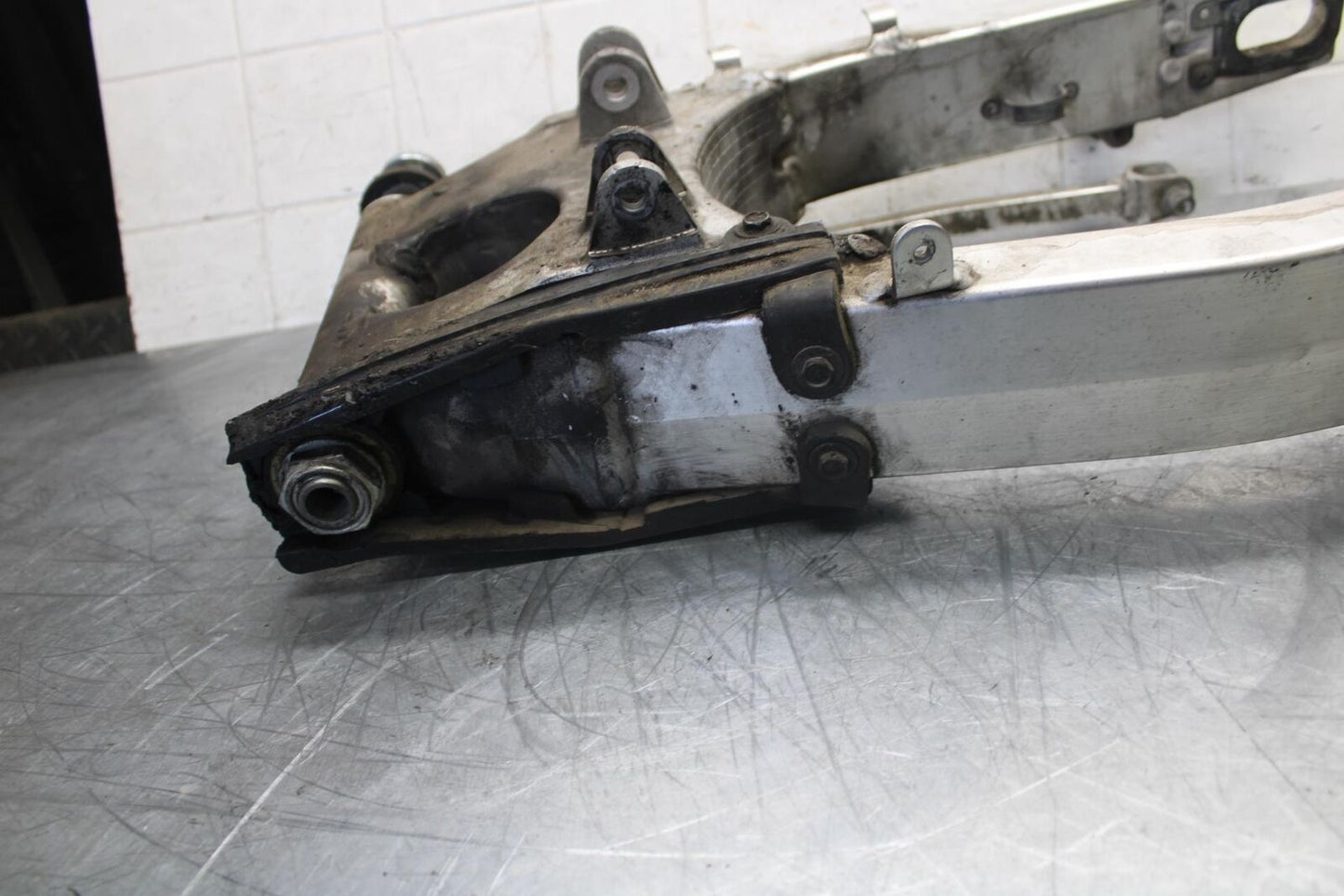 1998 Suzuki TL1000S REAR SWINGARM BACK SUSPENSION SWING ARM BB508