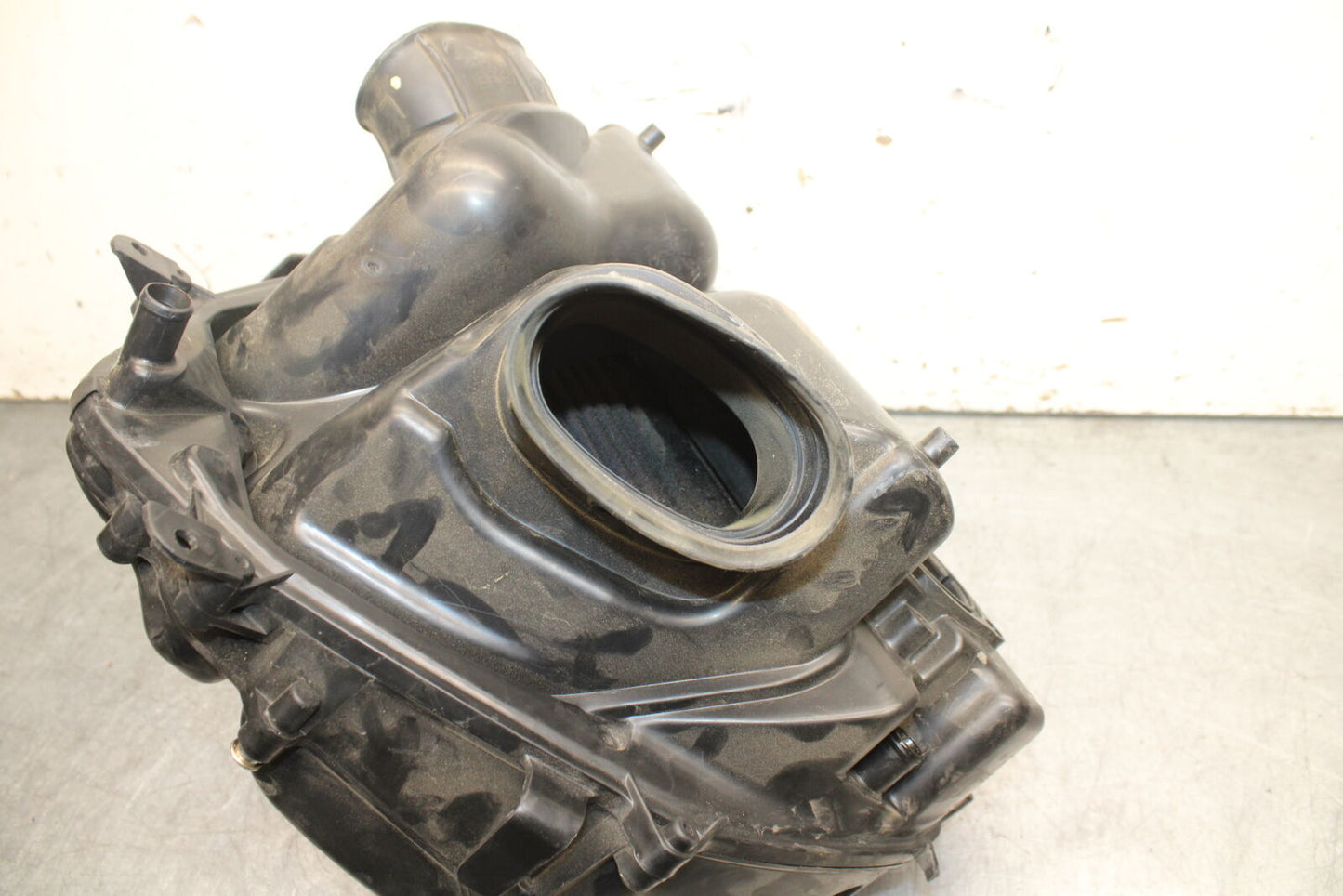 05-06 HONDA CBR600RR AIRBOX AIR INTAKE FILTER BOX W TOP RAIL INJECTORS BB727