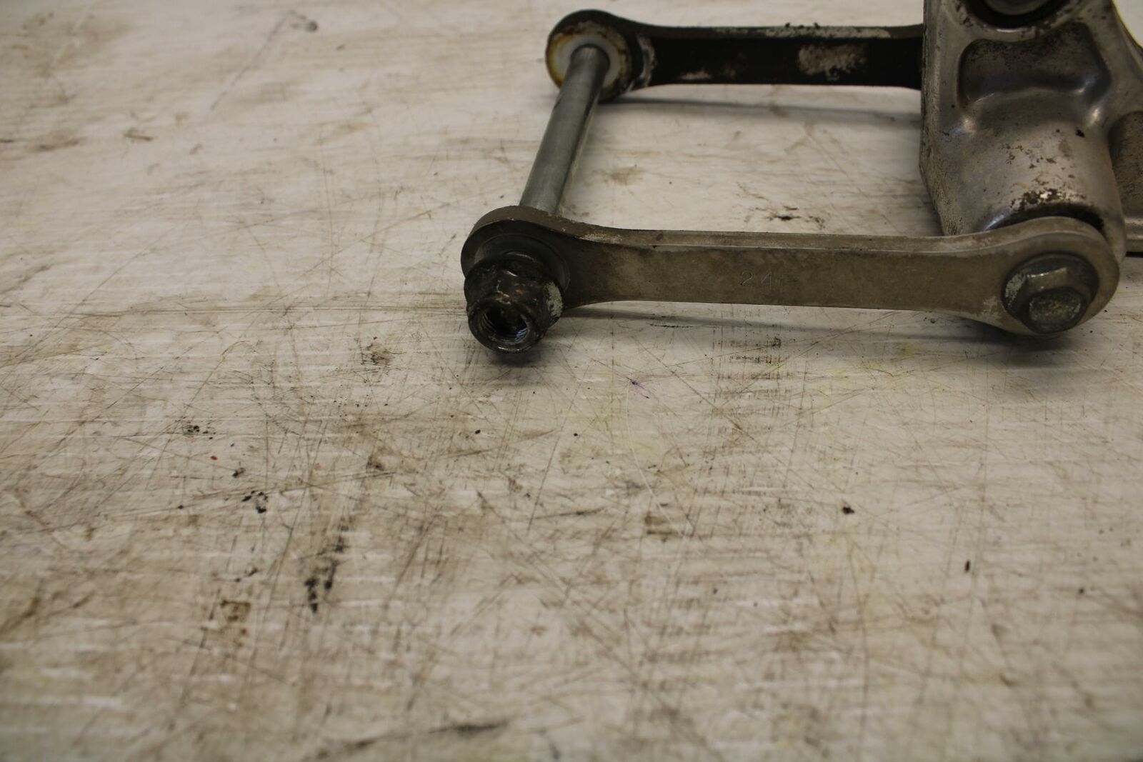 00-07 SUZUKI HAYABUSA REAR DOGBONE SHOCK LINKAGE LINK 62600-24810 BB281