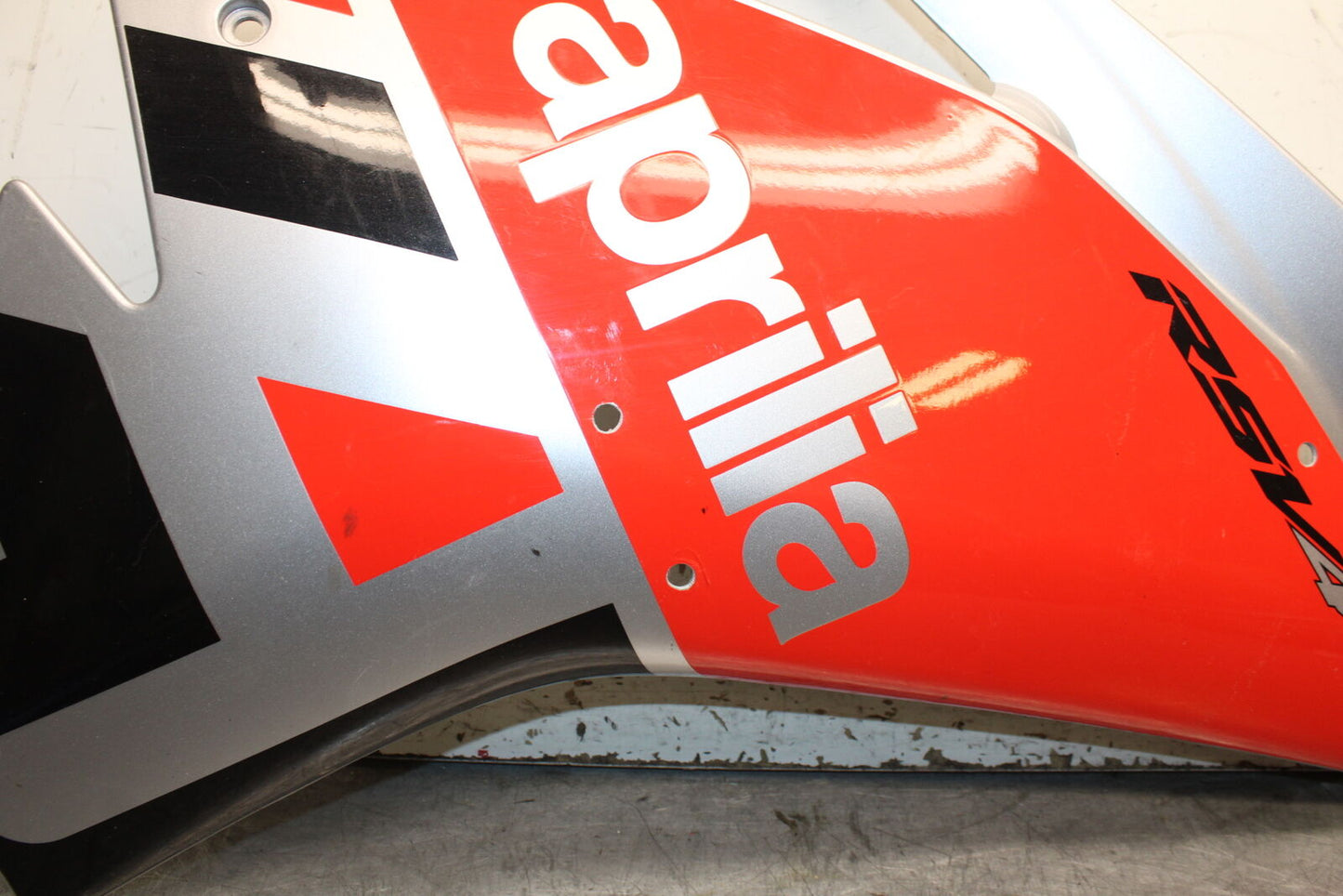 15-19 APRILIA RSV4 RF RIGHT MID UPPER SIDE FAIRING COWL PLASTIC BB611