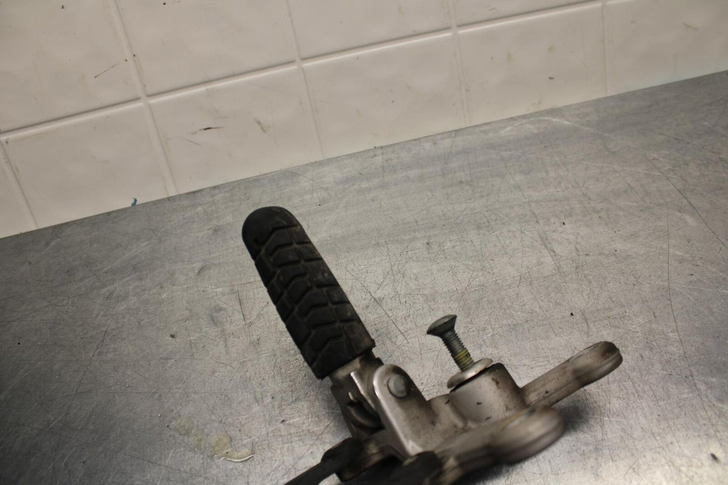 07-11 KTM 990 SUPER DUKE LEFT REARSET REAR SET DRIVER FOOT PEG REST STOP BB578