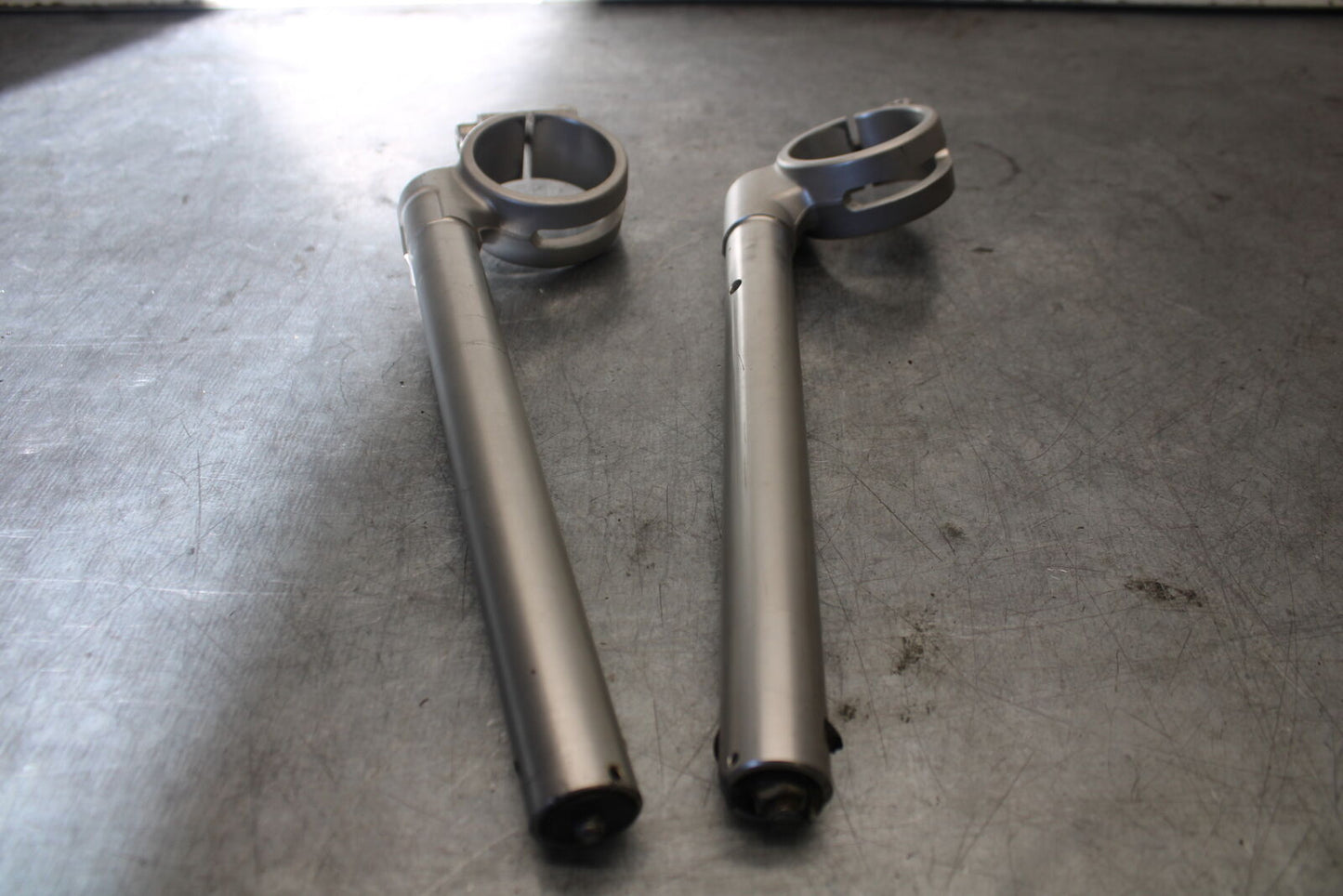 07-08 TRIUMPH DAYTONA 675 LEFT RIGHT CLIP ON ONS HANDLEBARS PAIR SET BB685