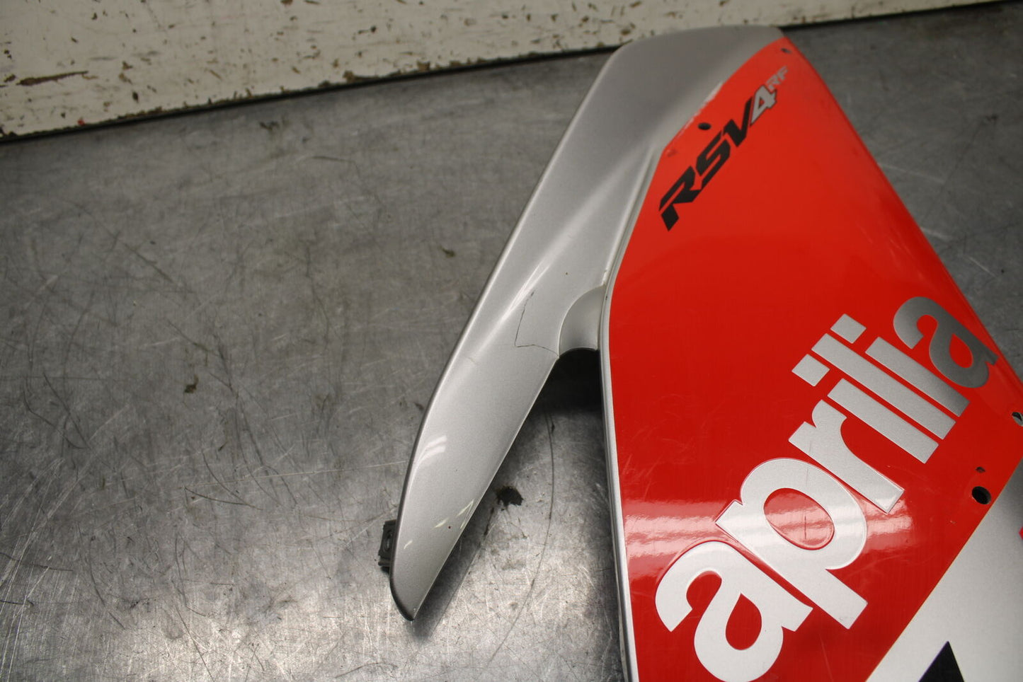 15-19 APRILIA RSV4 RF RIGHT MID UPPER SIDE FAIRING COWL PLASTIC BB611