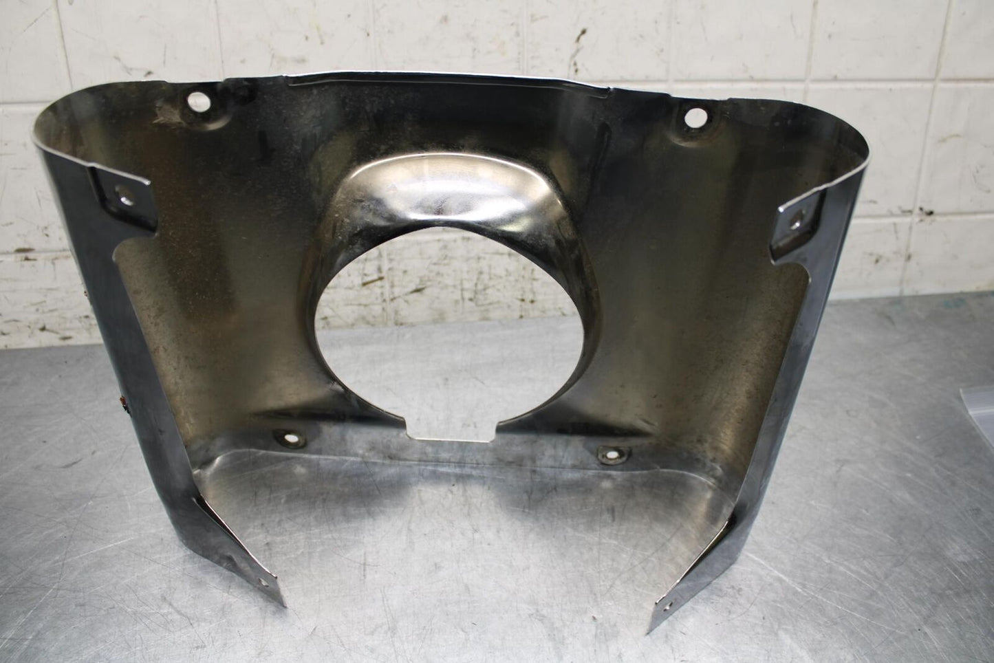 2004 Suzuki Intruder 1500 VL1500 HEADLIGHT HEAD LIGHT LAMP TRIM BB573
