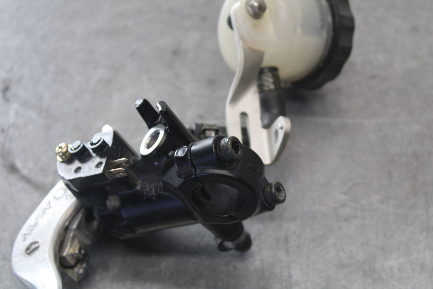 07-08 TRIUMPH DAYTONA 675 FRONT BRAKE MASTER CYLINDER w/ LEVER T2025700 BB685