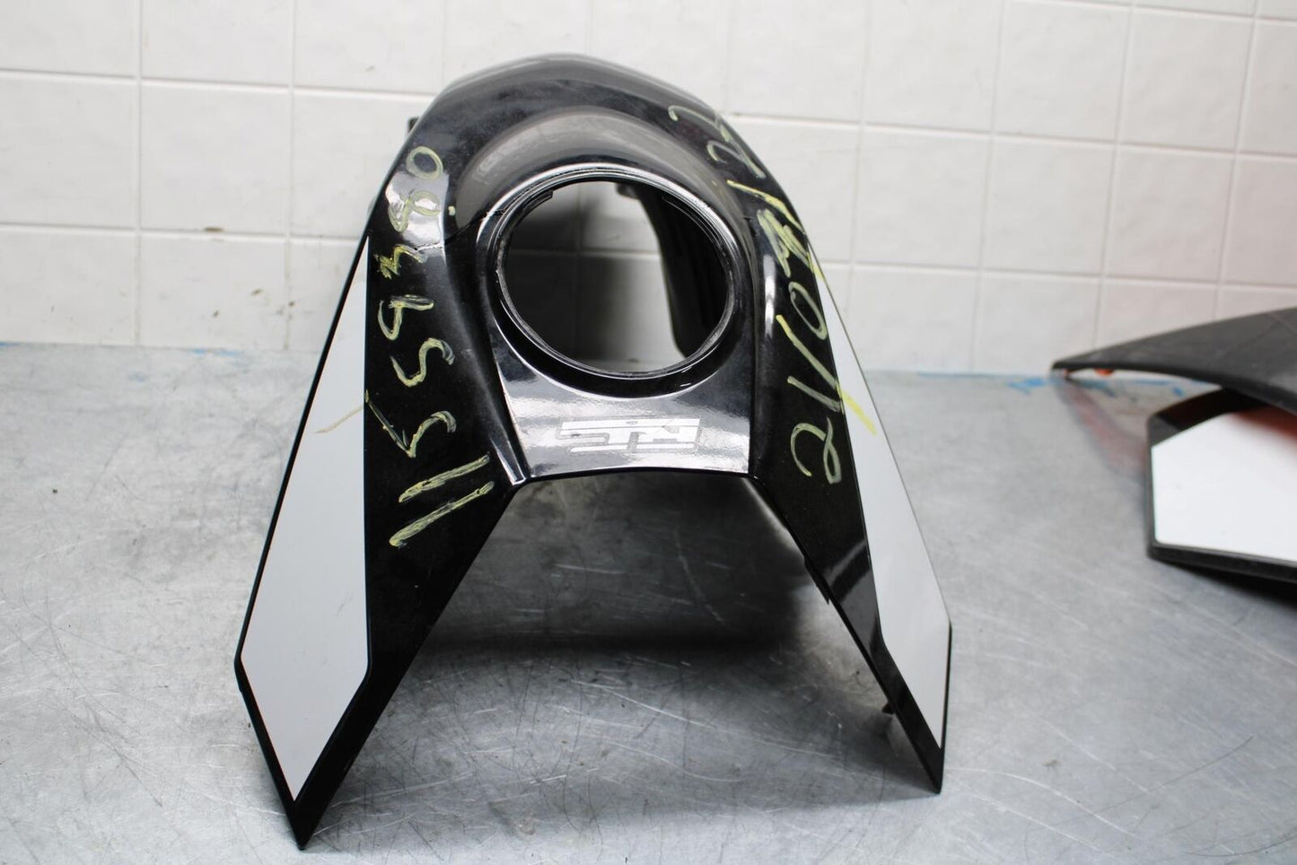 18 KTM RC 390 GAS TANK FUEL CELL COVER FAIRING COWL BB442