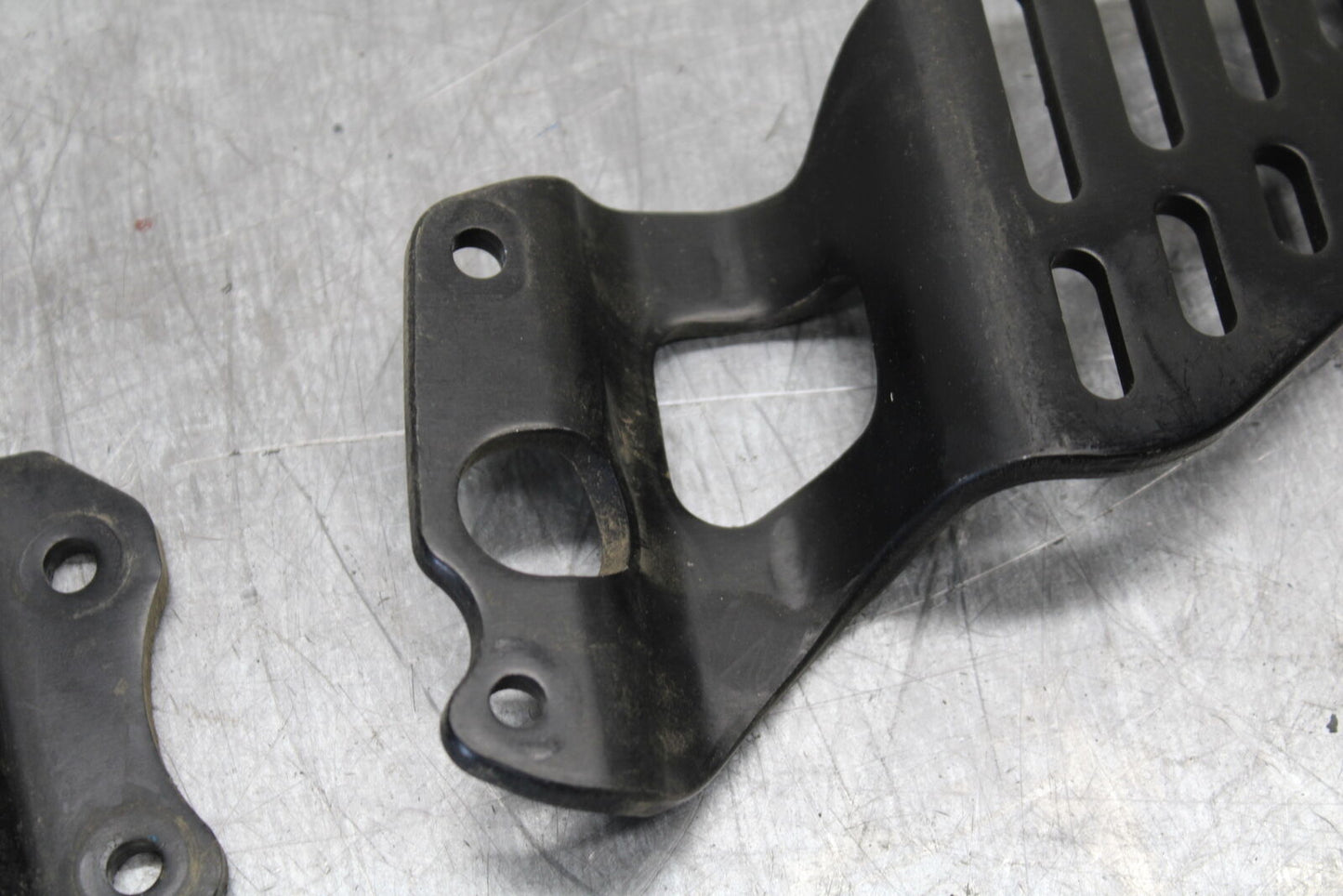 08-16 YAMAHA YZF R6 RIGHT & LEFT REARSET REAR SET HEEL GUARD COVER BB436