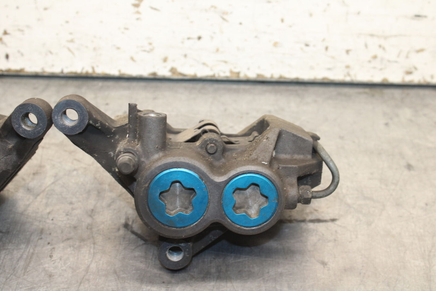96-07 YAMAHA YZF600R RIGHT LEFT FRONT BRAKE CALIPER SET PAIR CALIPERS BB746