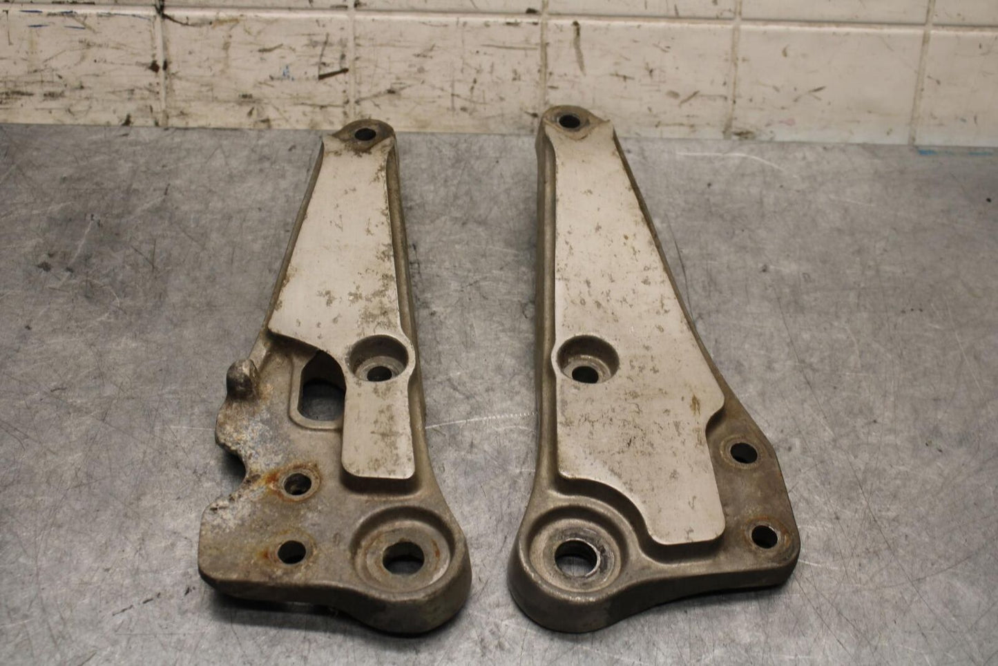 1982 Suzuki GS1100ES LEFT RIGHT REARSET REAR SET DRIVER PEG BRACKETS MOUNTS BB55