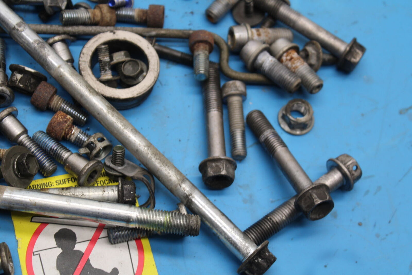 04-05 SUZUKI GSXR600 ENGINE MOUNTING BOLTS HARDWARE MOTOR SCREWS BB658