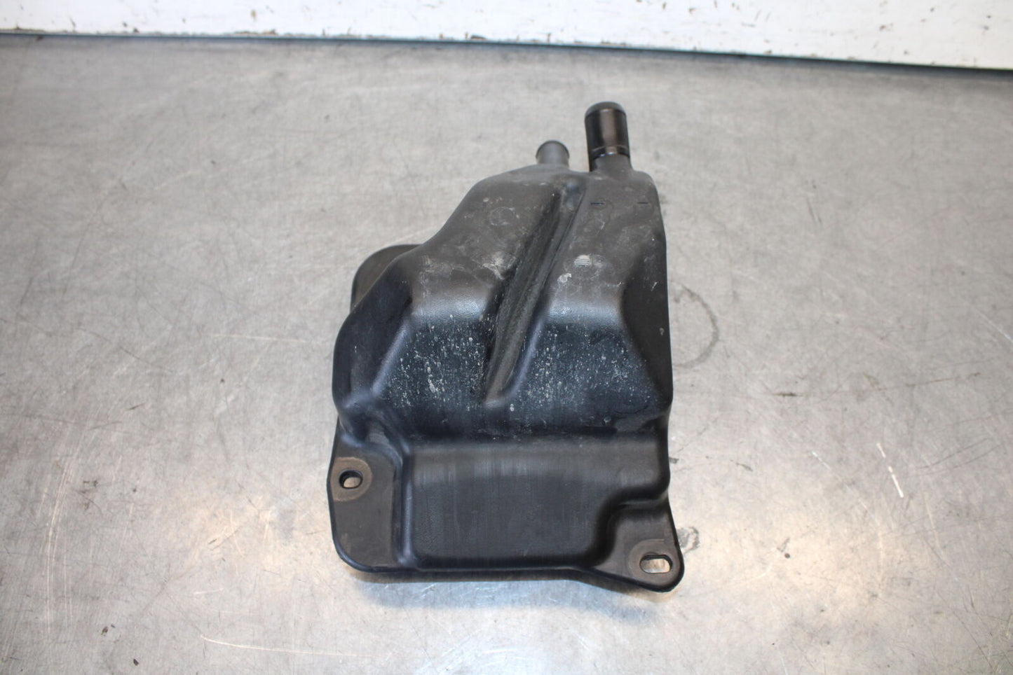 06-07 DUCATI MONSTER 695 OIL BREATHER TANK BB674