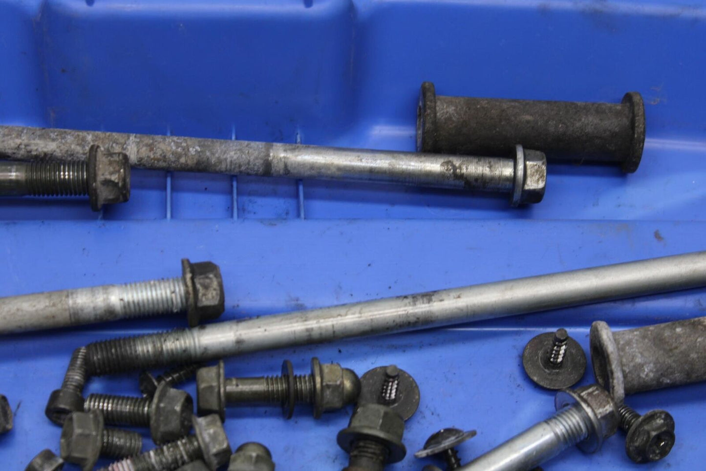 04-09 SUZUKI GS 500 FH GS500F LEFTOVER MOUNTING BOLTS HARDWARE MOTOR BB97