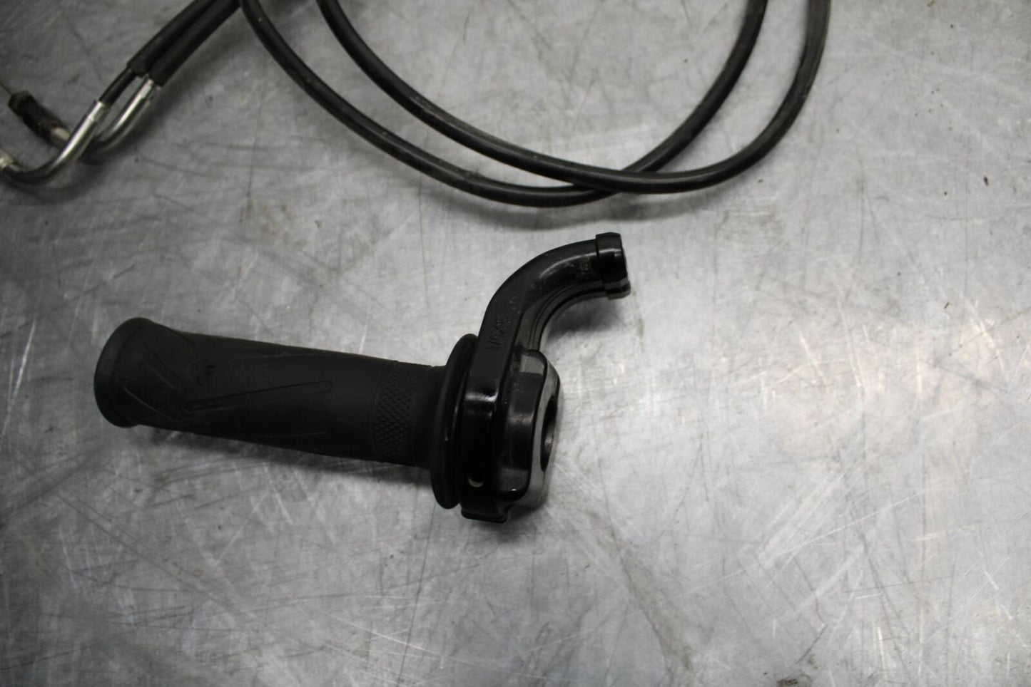 17-19 YAMAHA FZ09 THROTTLE CABLE LINE HOUSING GUIDE BB480