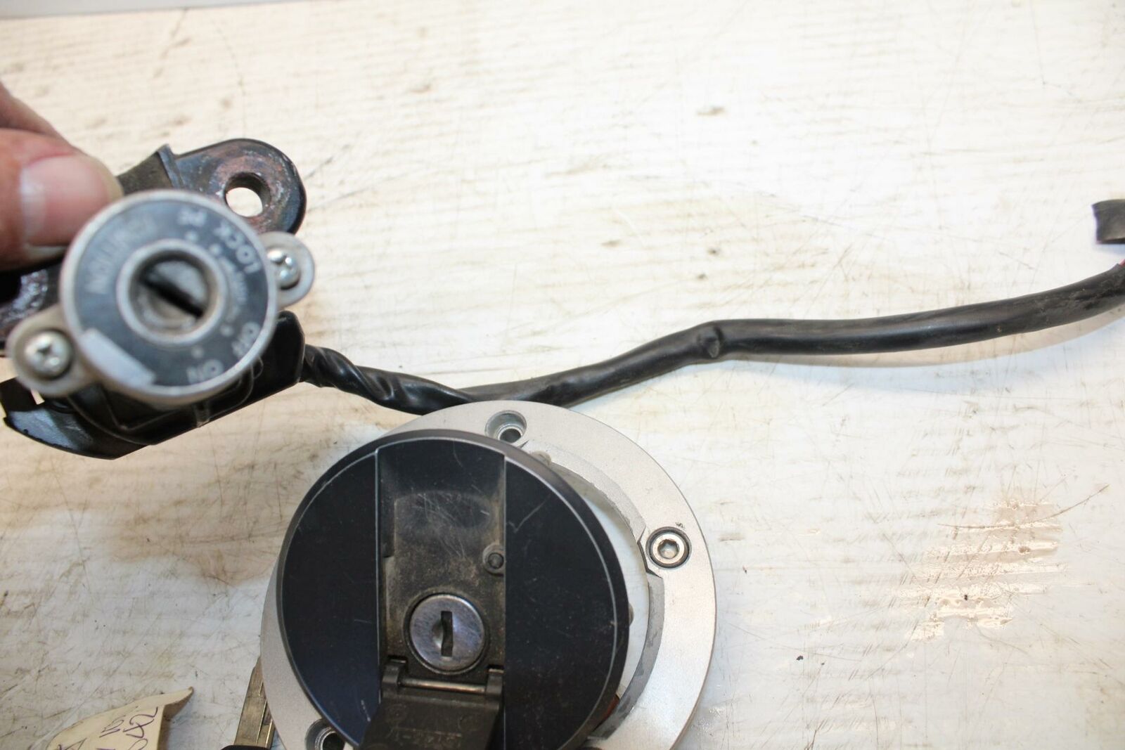 03-05 SUZUKI SV1000 IGNITION LOCK KEY SET W/ GAS CAP AND SEAT LOCK BB296