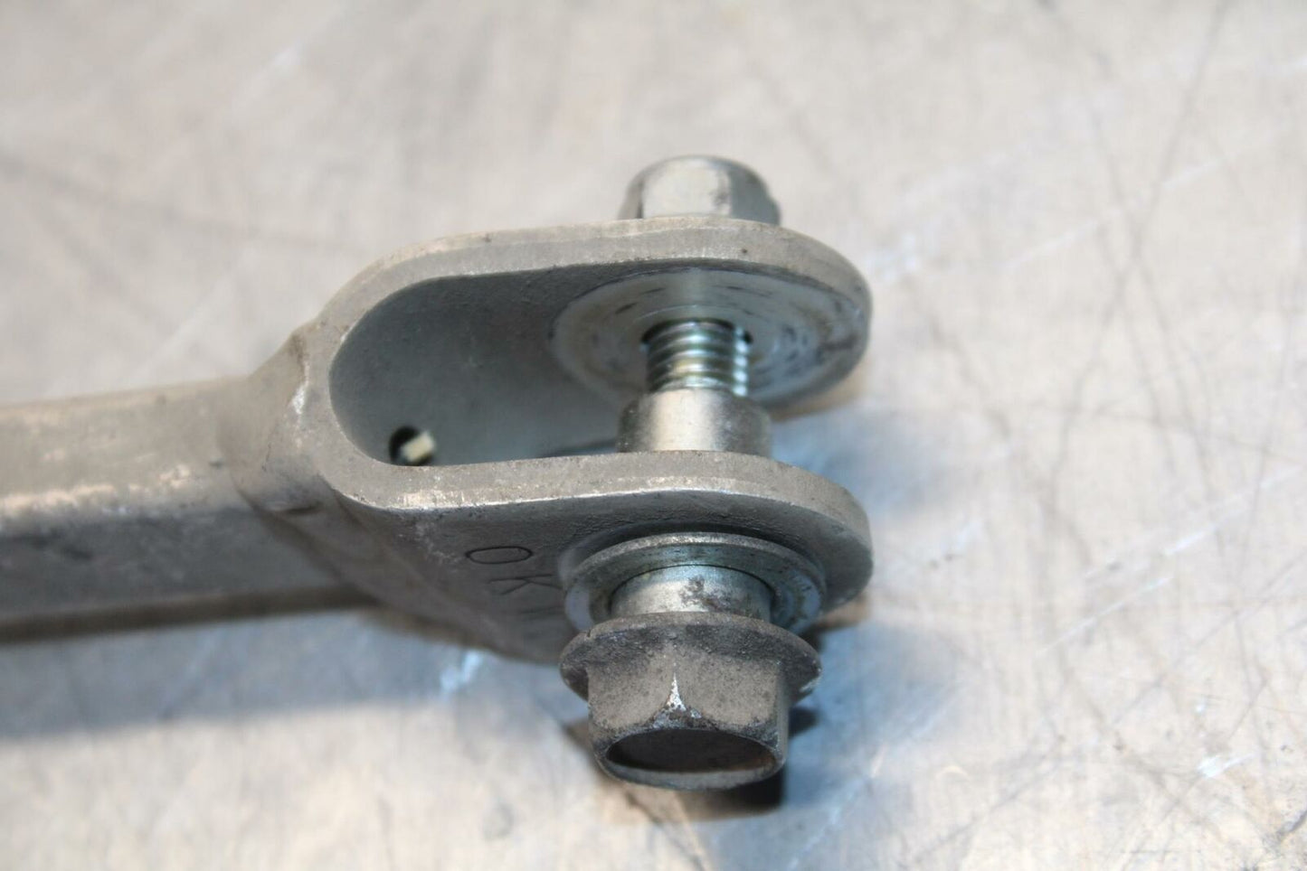 01-02 SUZUKI GSXR750 REAR BACK BRAKE TORQUE ROD SHAFT BAR BB28