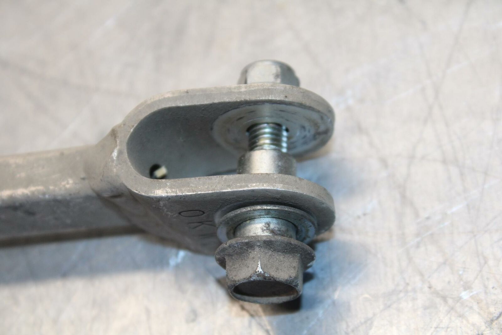 01-02 SUZUKI GSXR750 REAR BACK BRAKE TORQUE ROD SHAFT BAR BB28