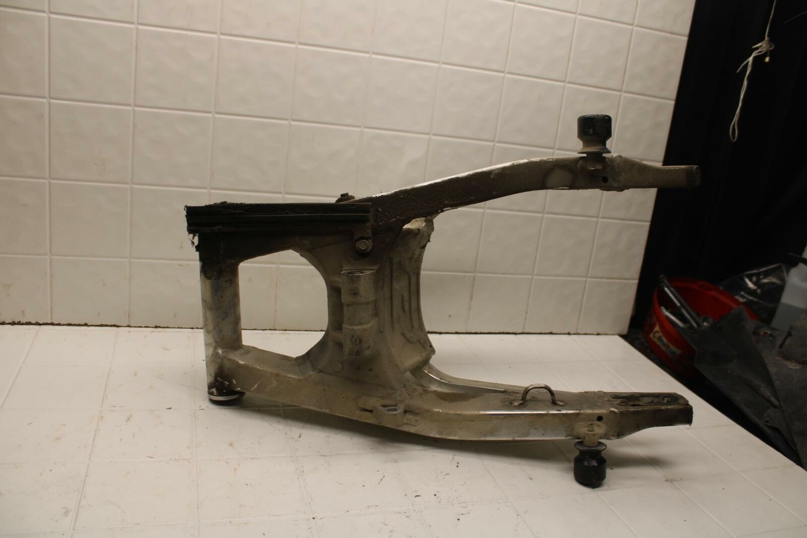 01-02 SUZUKI GSXR750 REAR SWINGARM BACK SUSPENSION SWING ARM BB402