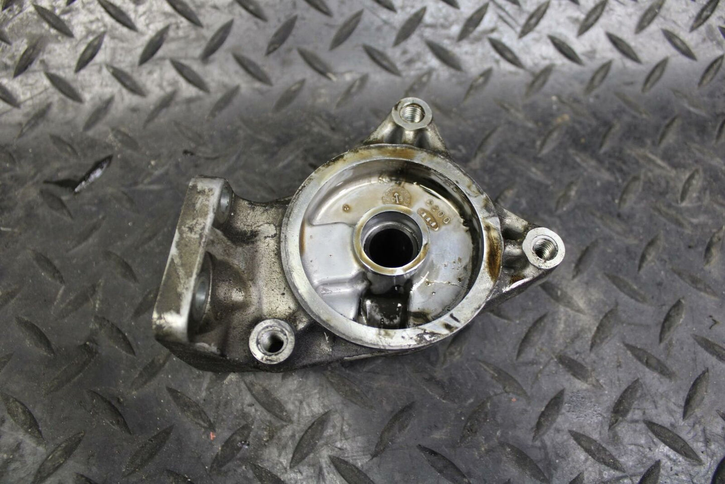 06-07 KAWASAKI NINJA ZX10R ENGINE OIL FILTER HOUSING BB186