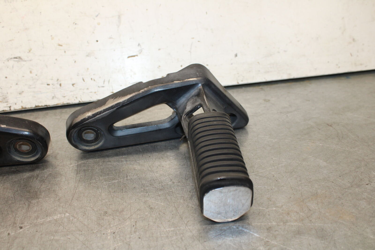 85-86 SUZUKI MADURA 1200 REAR PASSENGER FOOT STEP PEG BB691