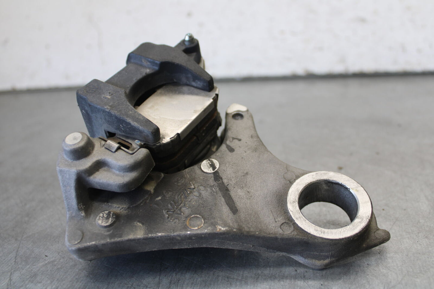09-14 YAMAHA YZF R1 REAR BACK BRAKE CALIPER W MOUNT BRACKET BB696