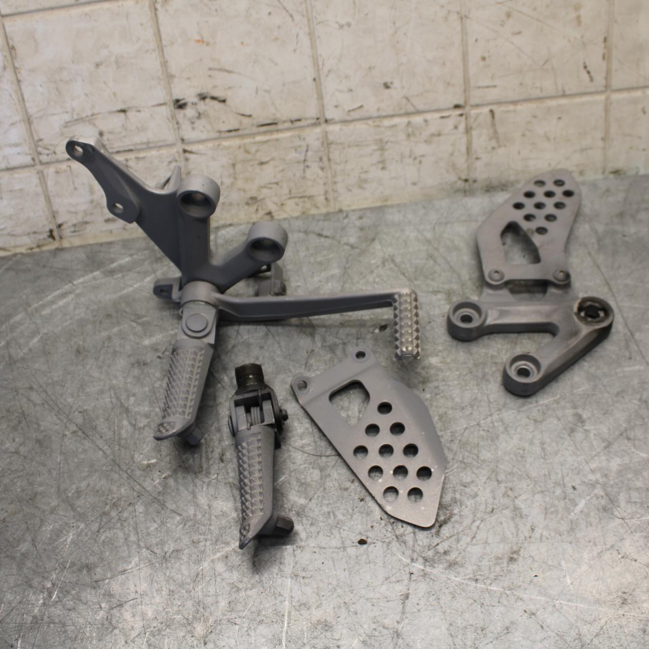 2004 Suzuki GSXR600 LEFT RIGHT REARSET REAR SET DRIVER PEG BRACKETS MOUNTS BB528