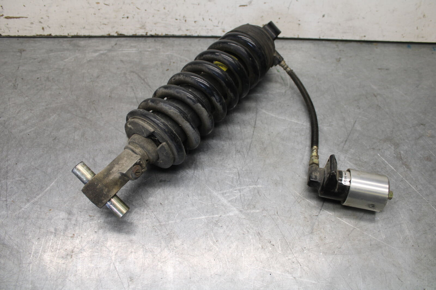 01-06 TRIUMPH TIGER 955I REAR BACK SHOCK ABSORBER SUSPENSION BB693
