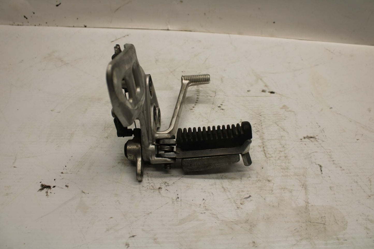 00-07 SUZUKI HAYABUSA RIGHT REARSET REAR SET DRIVER FOOT PEG REST STOP BB281