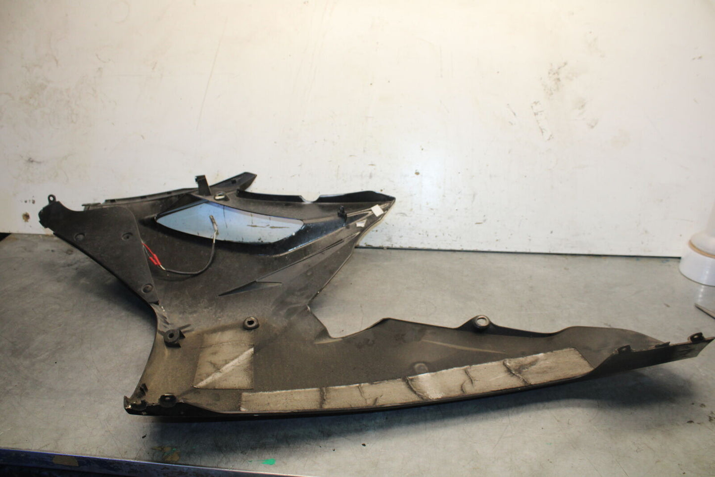 07-08 TRIUMPH DAYTONA 675 RIGHT LOWER MID UPPER SIDE FAIRING COWL BB685