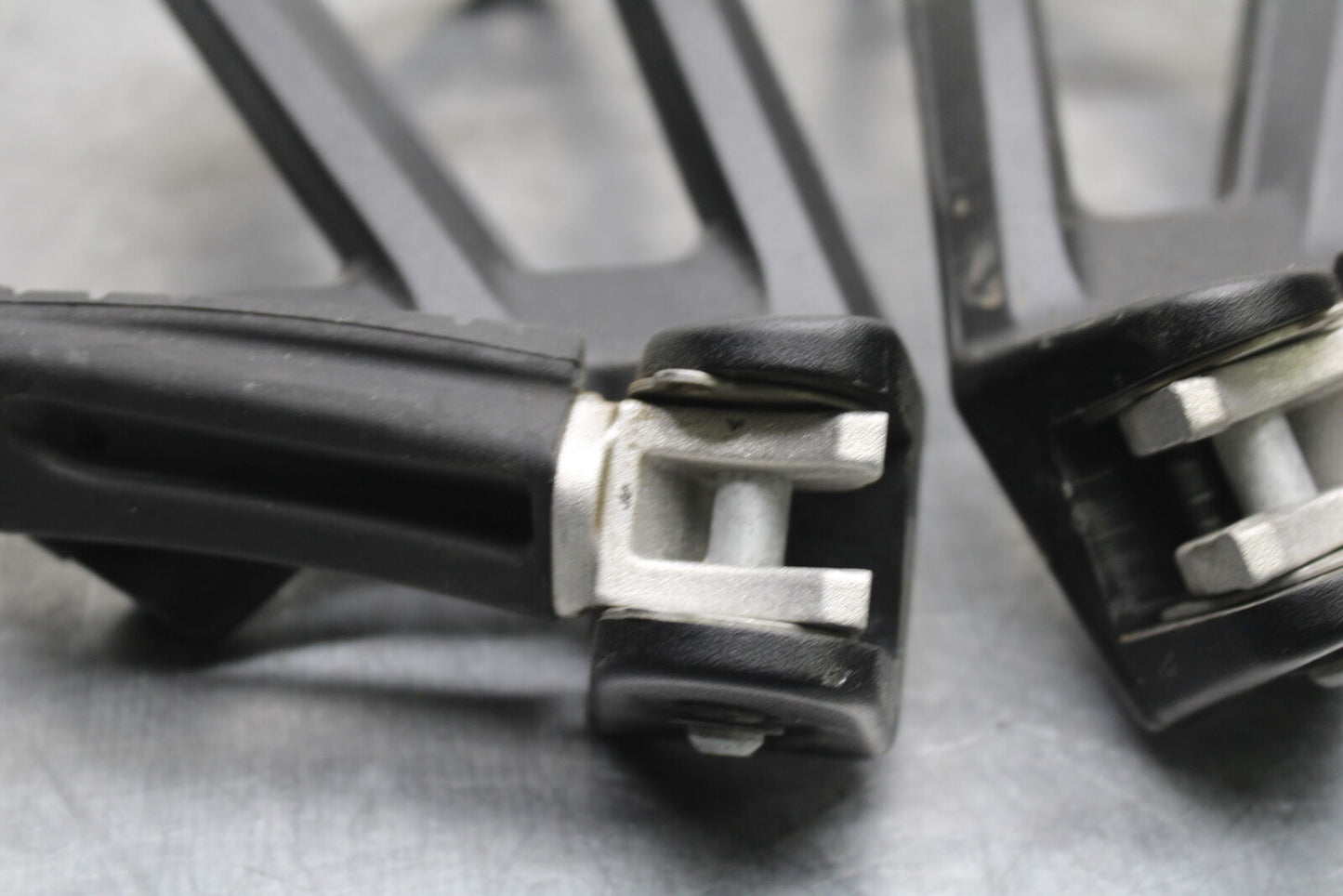 21-24 KTM 890 ADVENTURE R REAR BACK PASSENGER PEG SET PAIR BB723