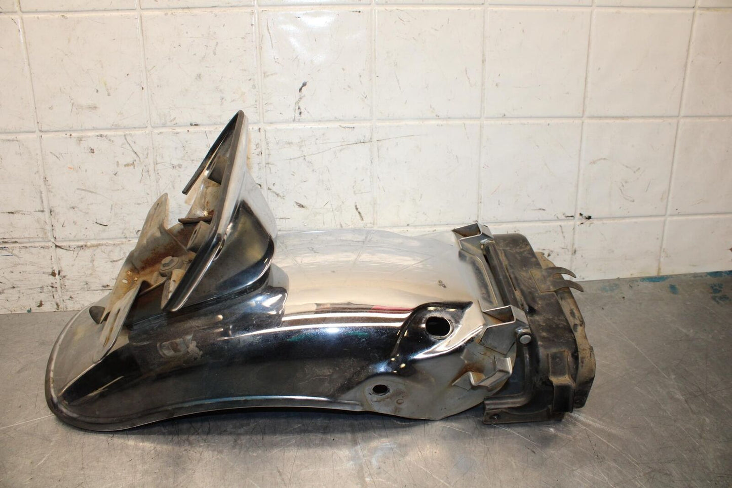 1979 Yamaha XS1100 REAR BACK WHEEL FENDER MUD GUARD 2H7-21613-00-91 BB572