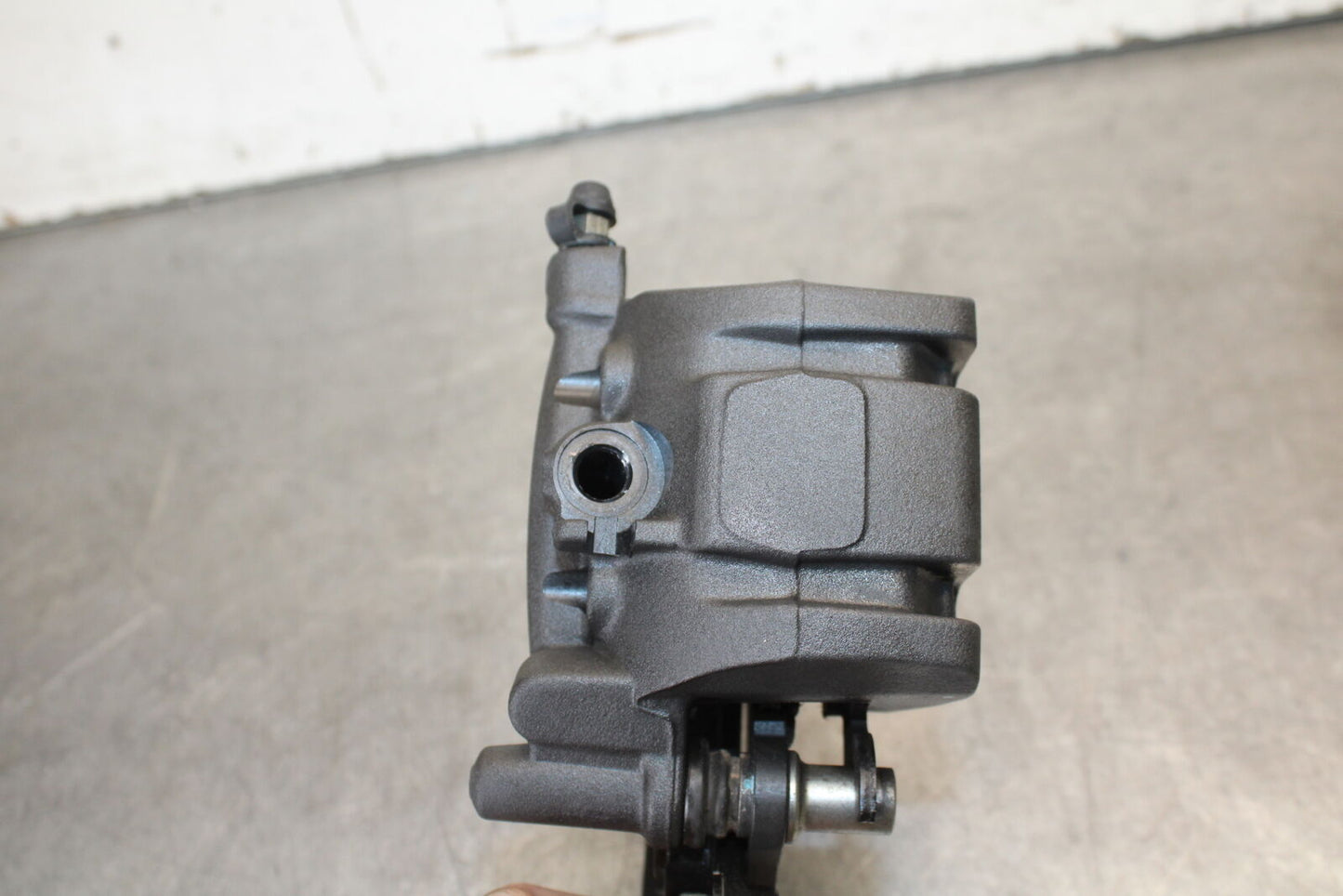 18-23 KAWASAKI NINJA 400 REAR BACK BRAKE CALIPER W MOUNT BRACKET BB679