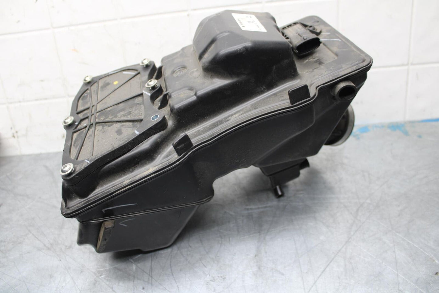 21 HUSQVARNA VITPILEN 401 AIRBOX AIR INTAKE FILTER BOX BB467