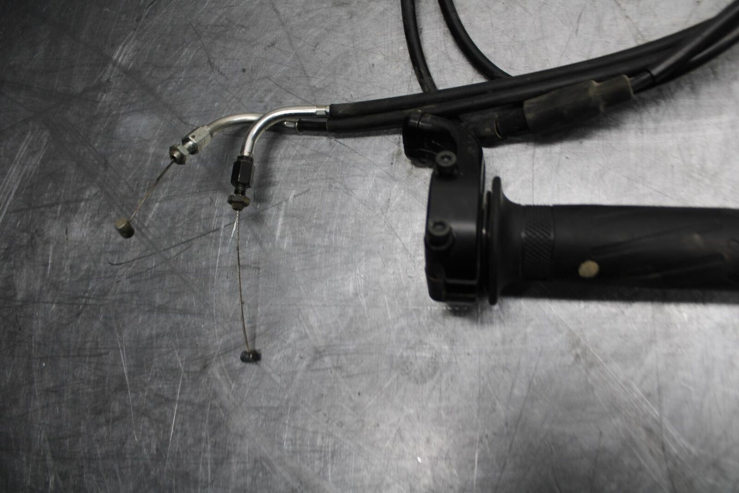 17-19 YAMAHA FZ09 THROTTLE CABLE LINE HOUSING GUIDE BB480